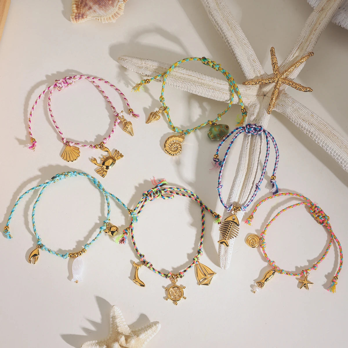 Bracelet pendentif doré & multicolore – Douceur marine