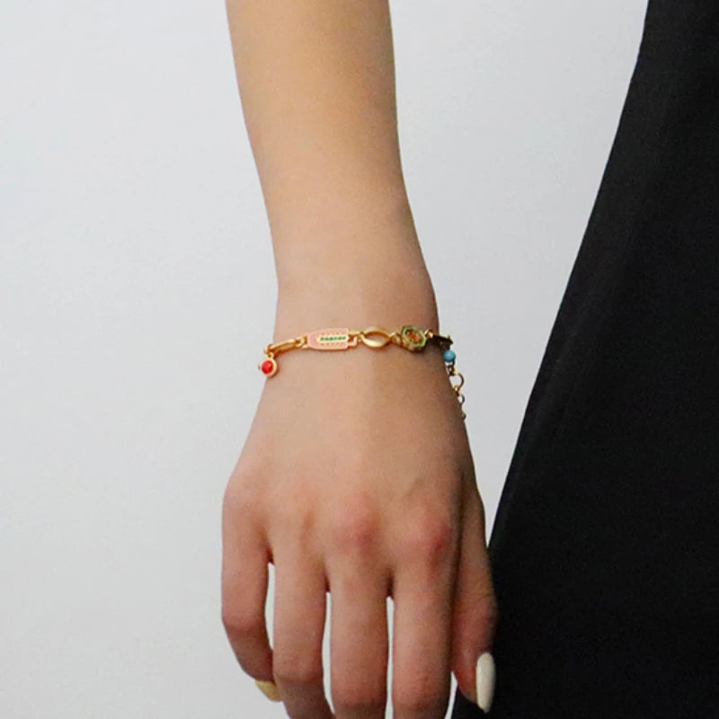 Bracelet chaîne émaillée multicolore – Tendances estivales à votre poignet