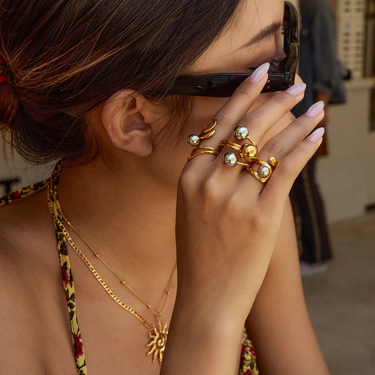 Bague perles & billes dorées – Élégance quotidienne