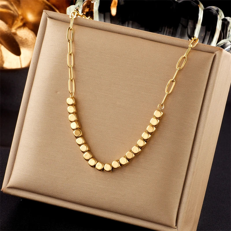 Collier ras-du-cou boule géométrique