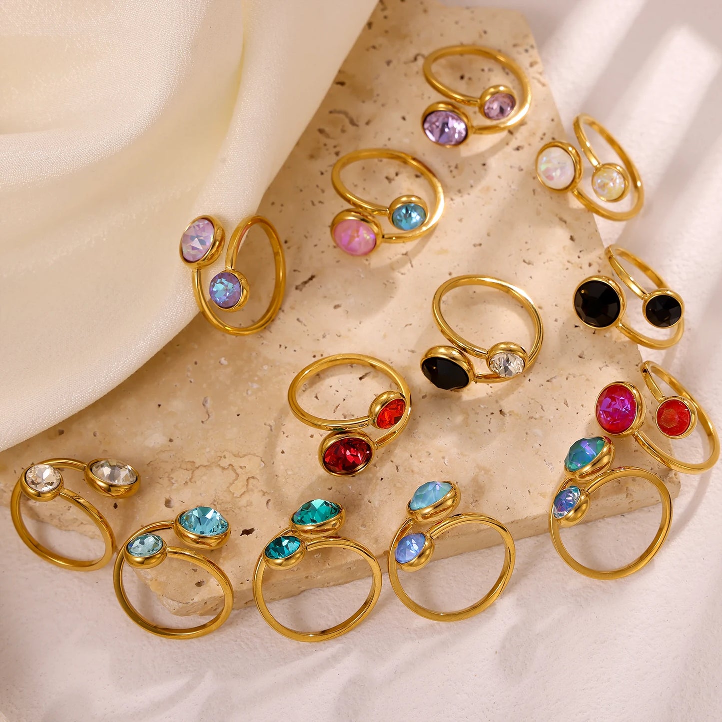 Bague ouverte zircon chic – Élégance dorée au quotidien
