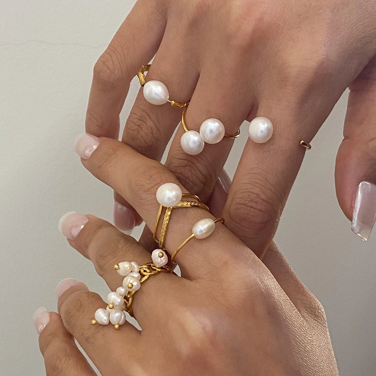 Bague double perle d’eau douce – Élégance marine en doré