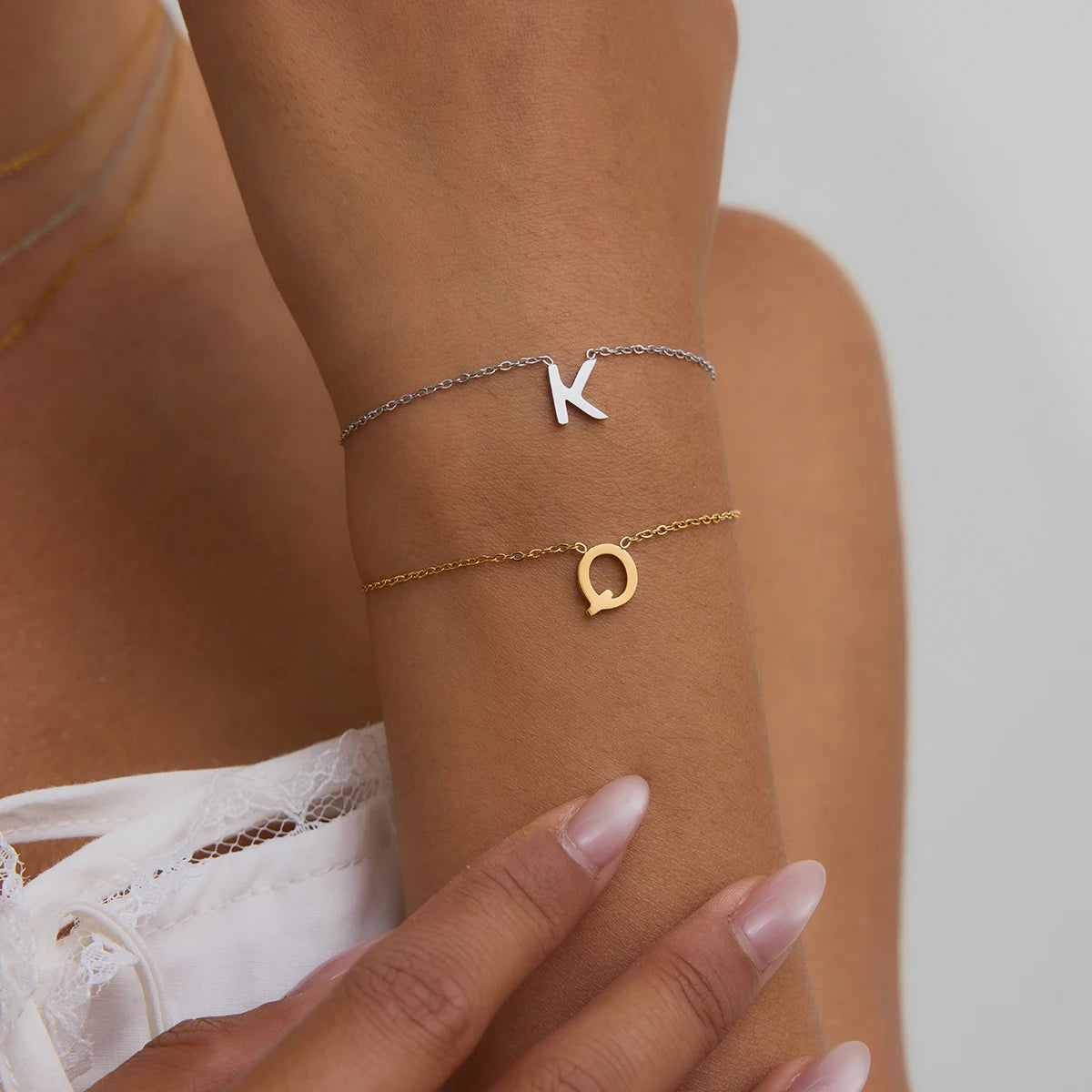 Bracelet chaîne lettre initiale – Bijou à personnaliser