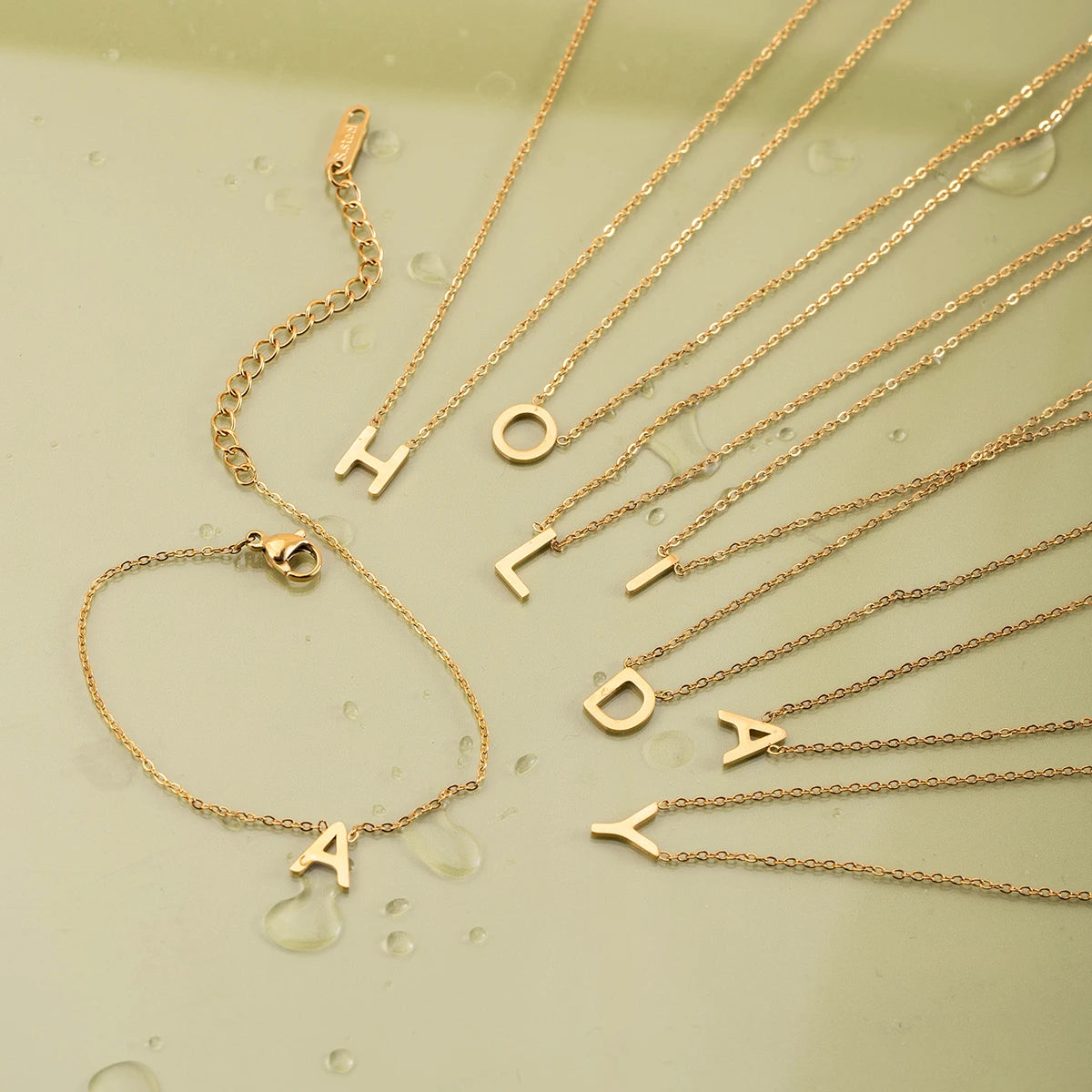 Bracelet chaîne lettre initiale – Bijou à personnaliser