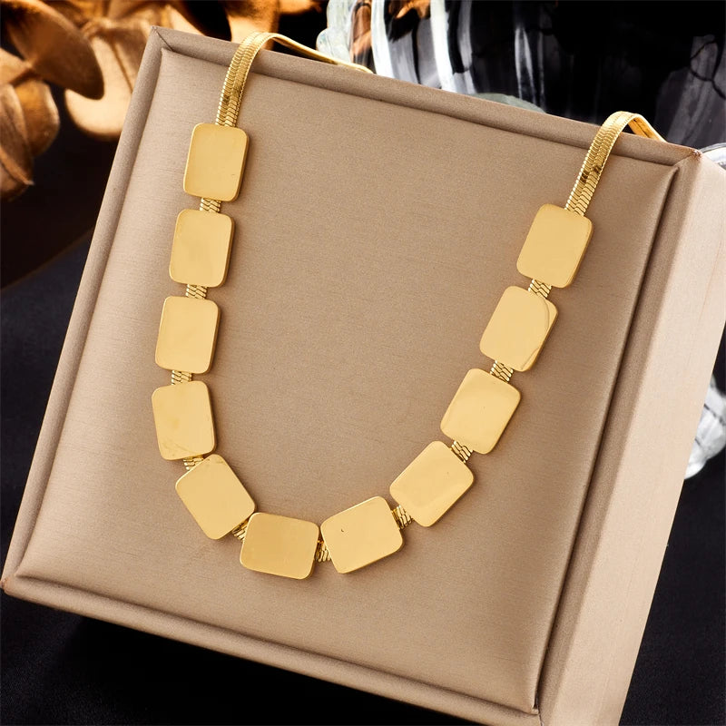 Collier ras-du-cou boule géométrique