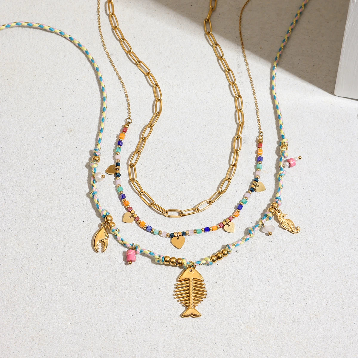 Collier corde & arête de poisson – Look resort moderne