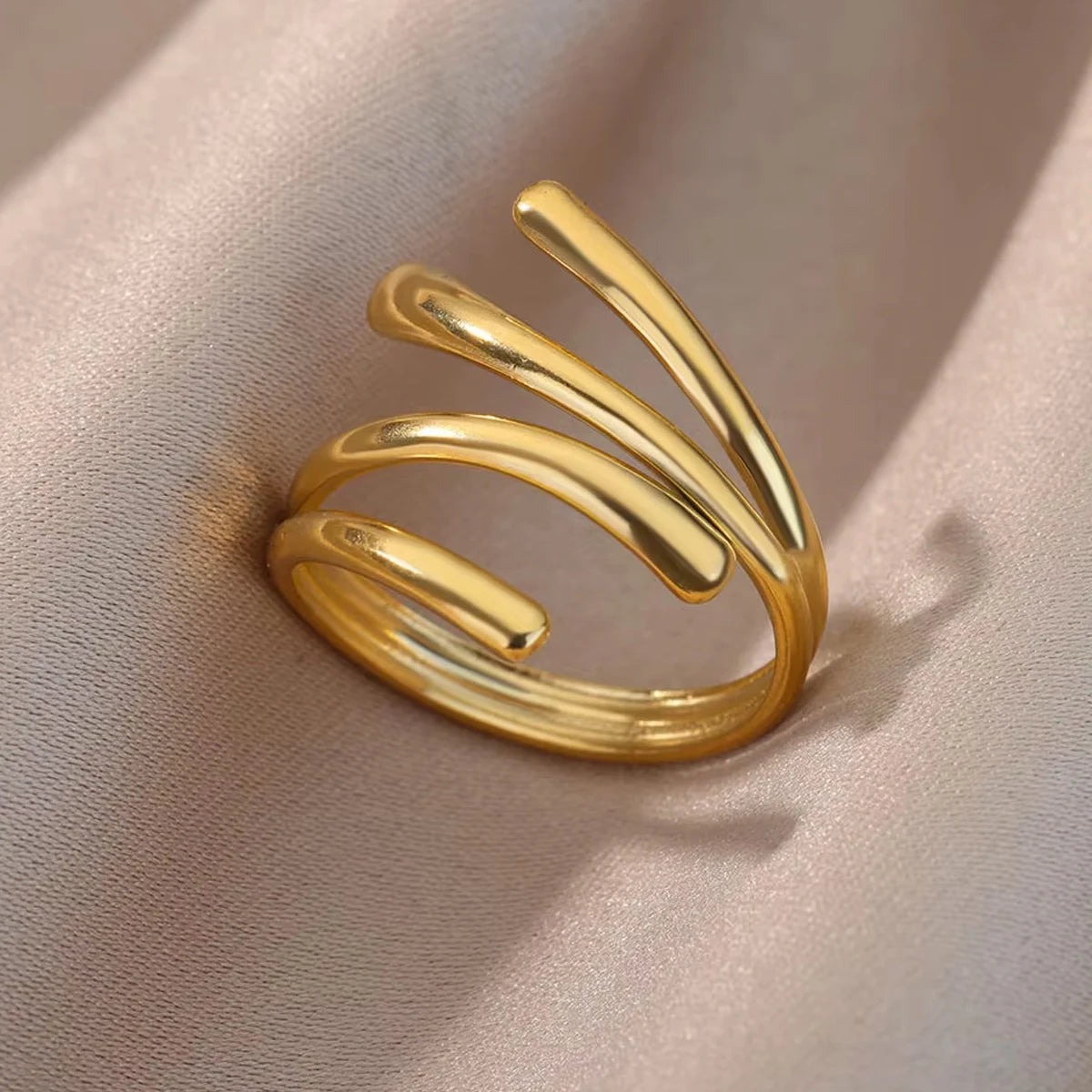 Bague dorée irrégulière