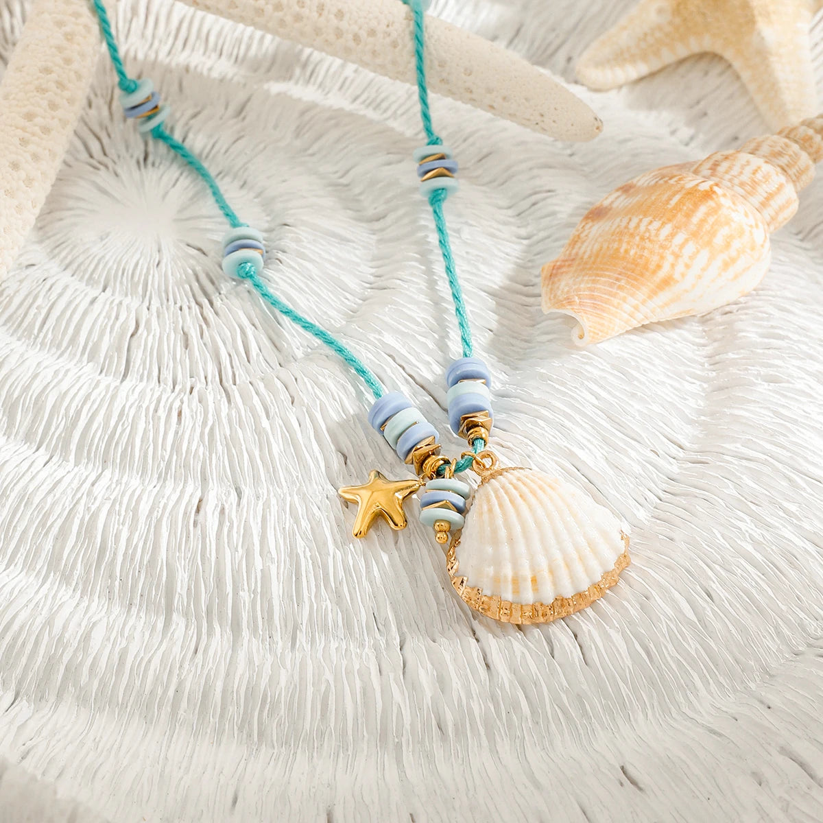 Collier coquillage & étoile – Fils perlés bleu