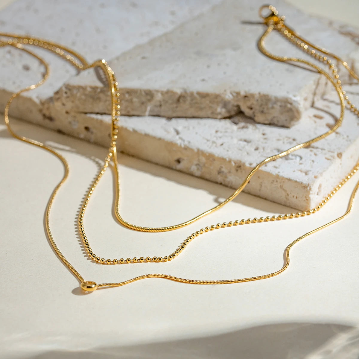 Collier triple chaîne – Superpositions délicates
