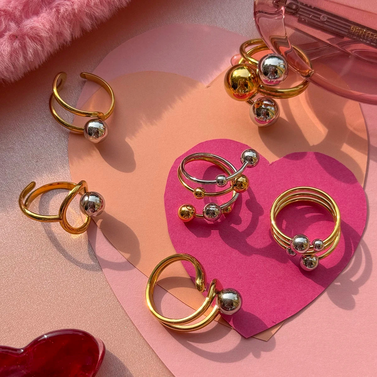 Bague perles & billes dorées – Élégance quotidienne