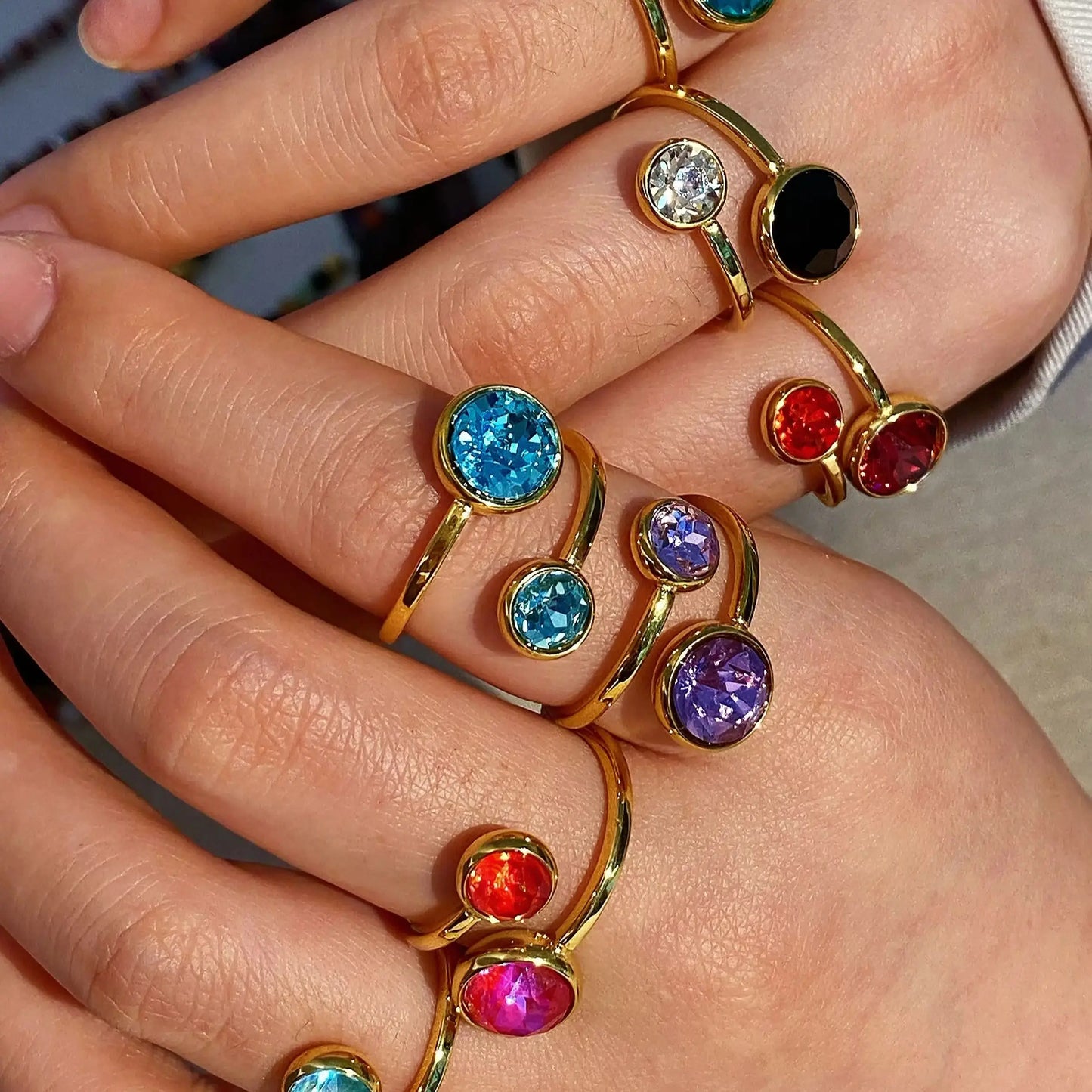 Bague ouverte zircon chic – Élégance dorée au quotidien