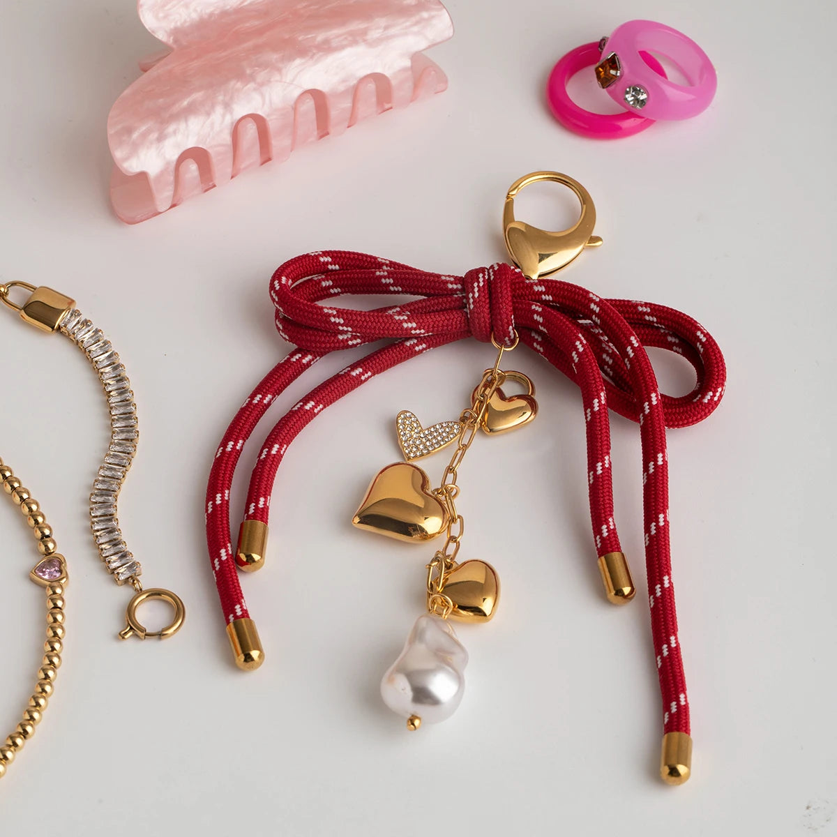 Pendentif nœud rouge & perle – Accessoire sac ou bijou
