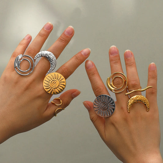 Bague minimaliste multi-formes dorée – Look moderne & lumineux