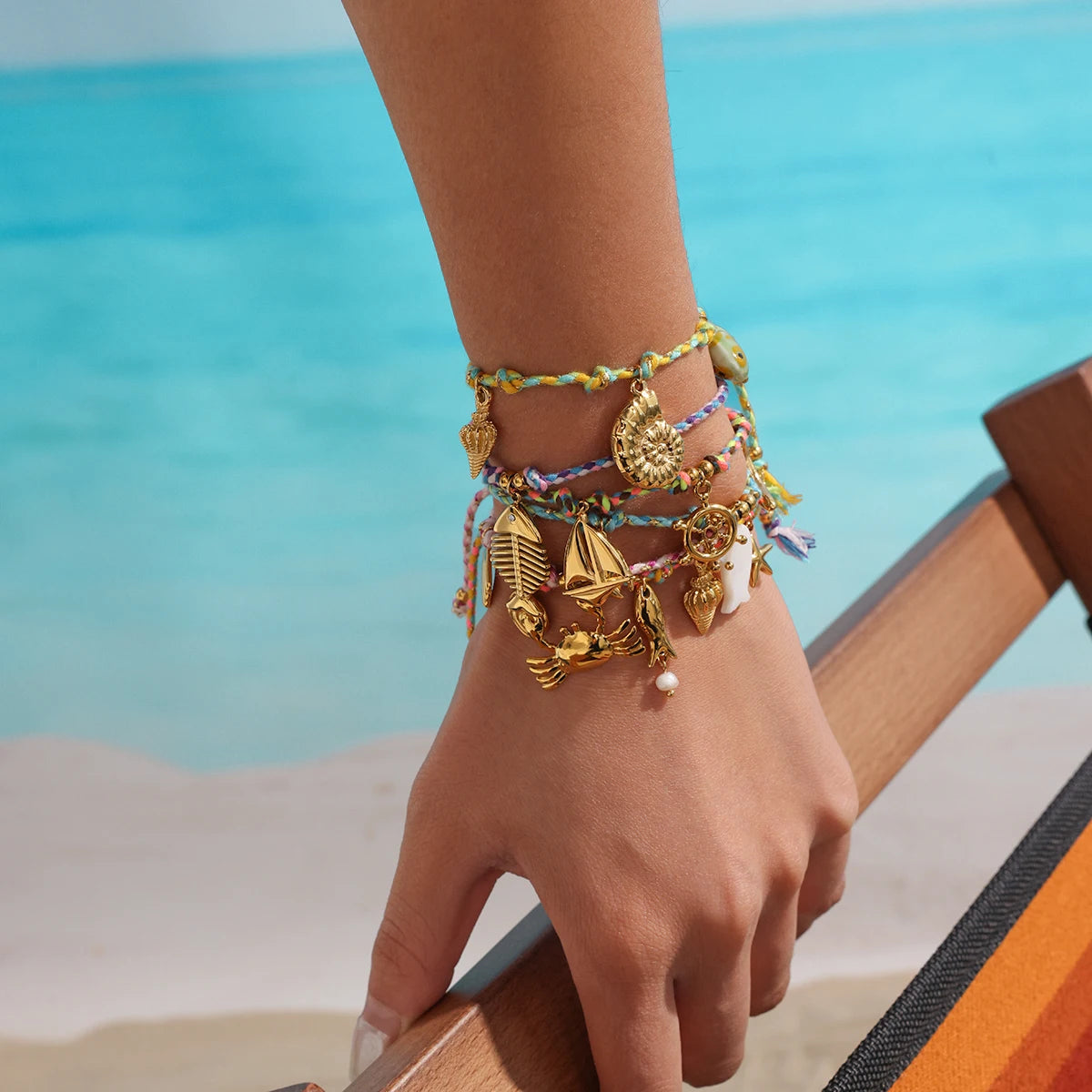 Bracelet pendentif doré & multicolore – Douceur marine