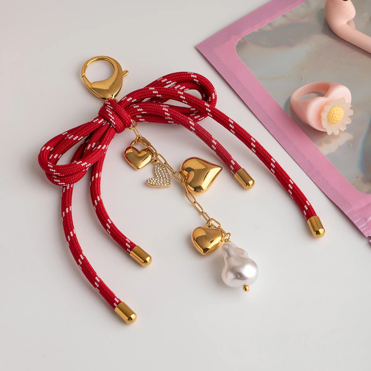 Pendentif nœud rouge & perle – Accessoire sac ou bijou