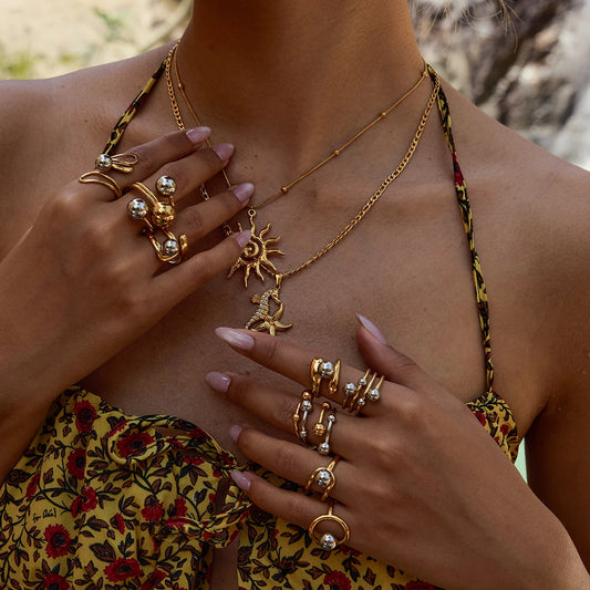 Bague perles & billes dorées – Élégance quotidienne
